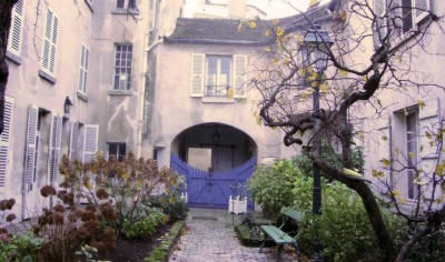 Musée Montmartre sur rue 02.jpg